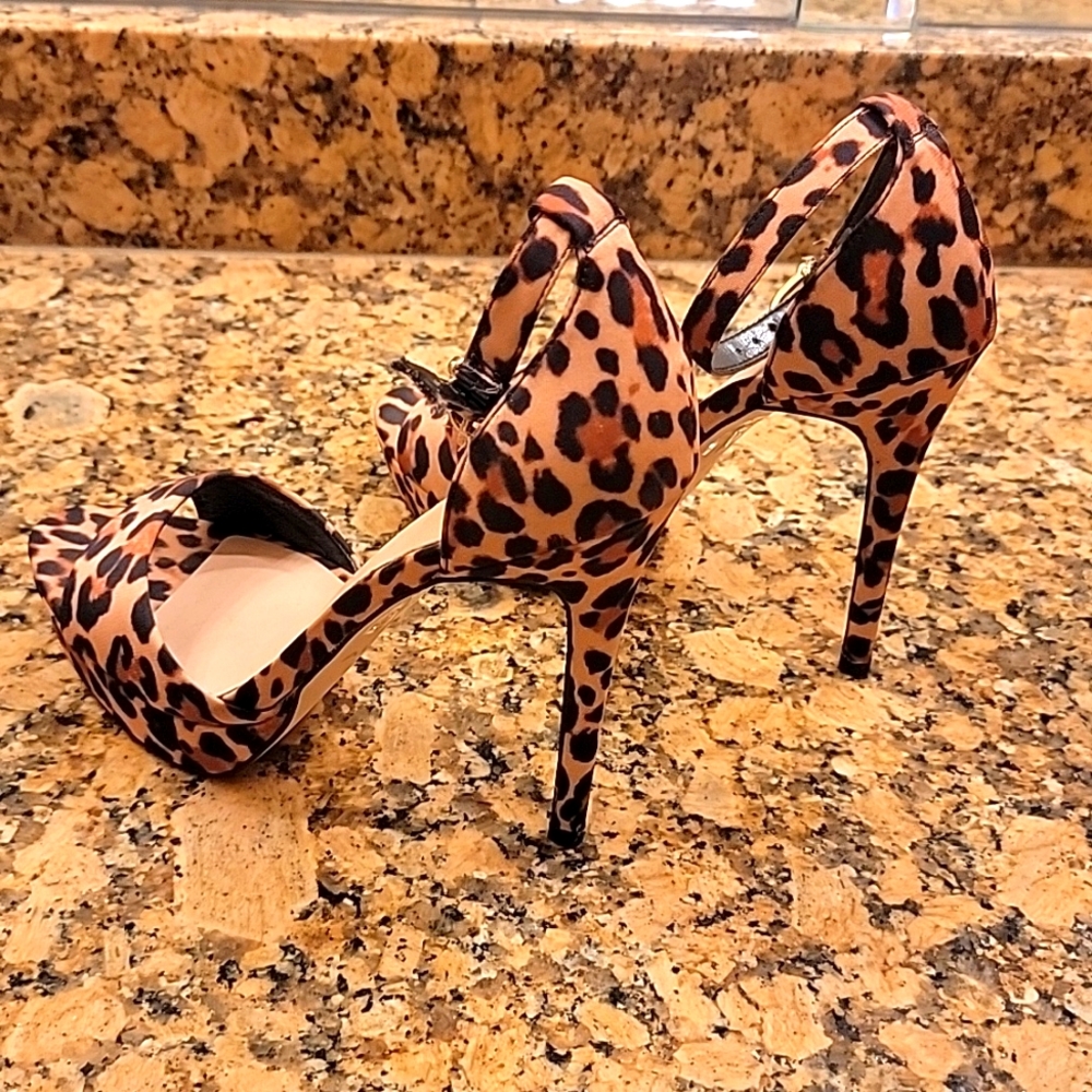 Very sexy Aldo Leopard printed Aldo high heels. Size US 6.5.